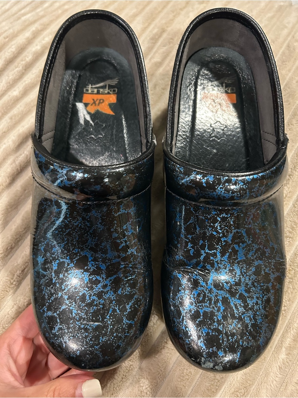 Dansko XP Black bluePatent Leather Clogs moon